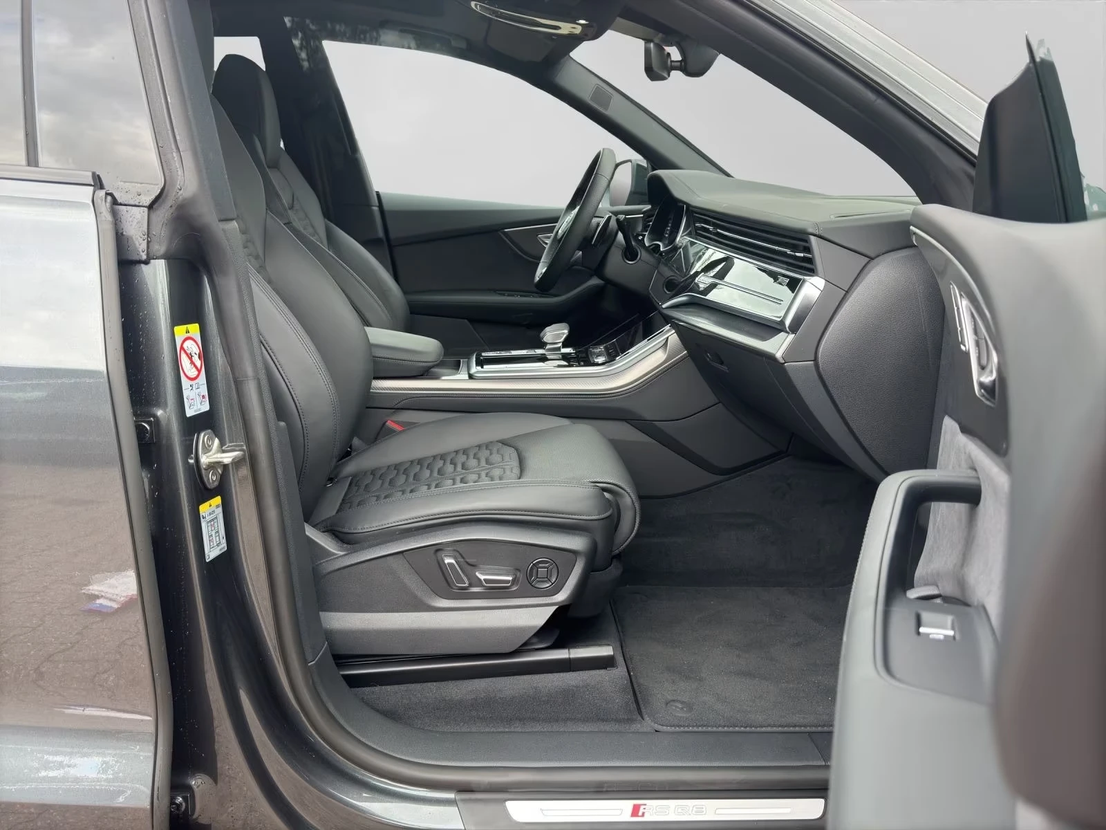 Audi RSQ8 FACELIFT / BLACK OPTIC / MATRIX / B&O / HUD / PANO, снимка 9 - Автомобили и джипове - 55499198