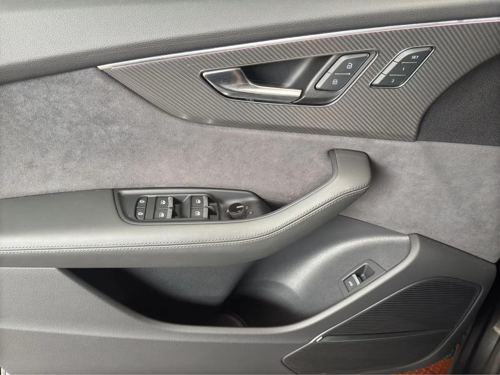 Audi RSQ8 FACELIFT / BLACK OPTIC / MATRIX / B&O / HUD / PANO, снимка 4 - Автомобили и джипове - 55499198