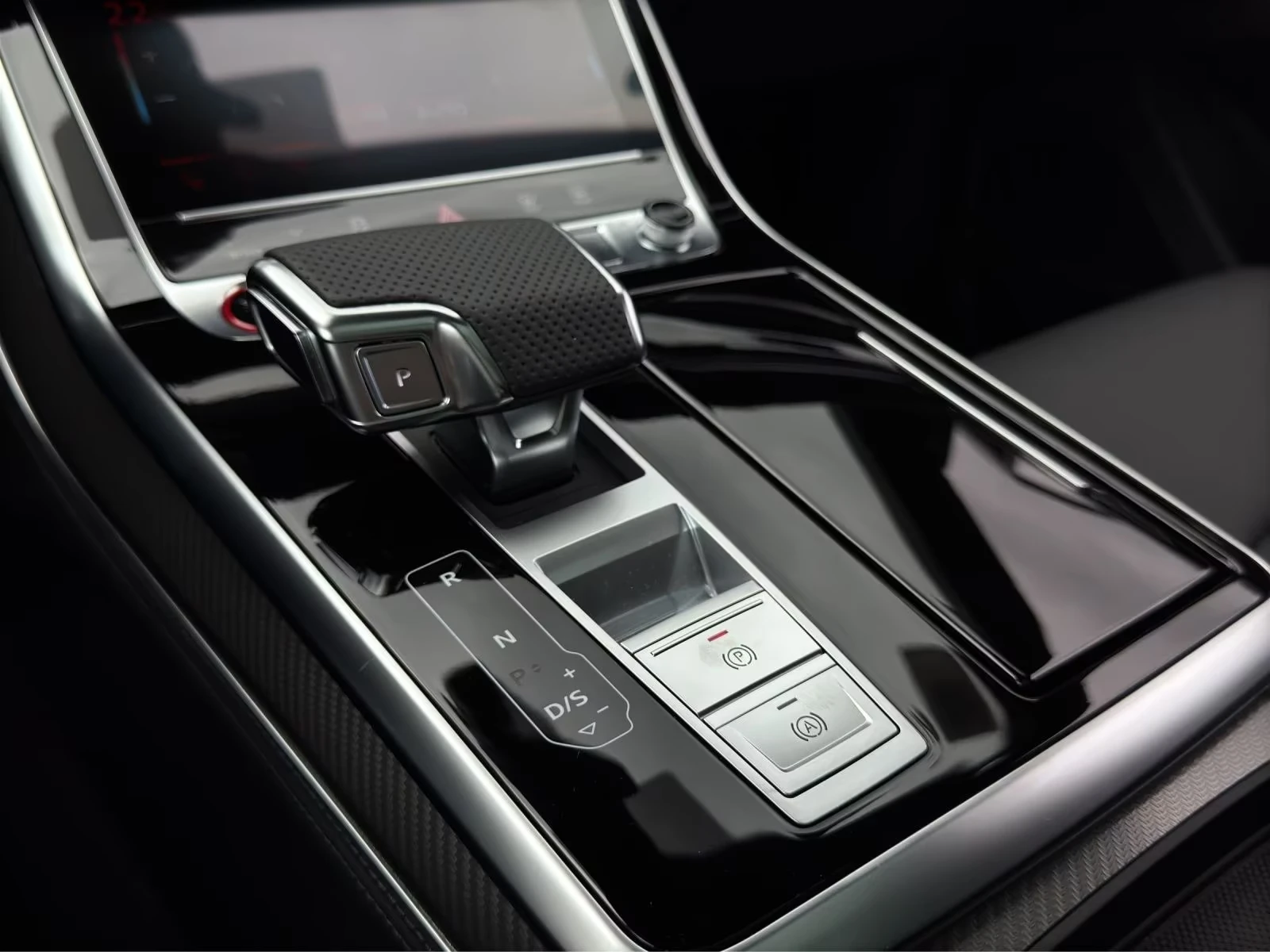 Audi RSQ8 FACELIFT / BLACK OPTIC / MATRIX / B&O / HUD / PANO, снимка 13 - Автомобили и джипове - 55499198