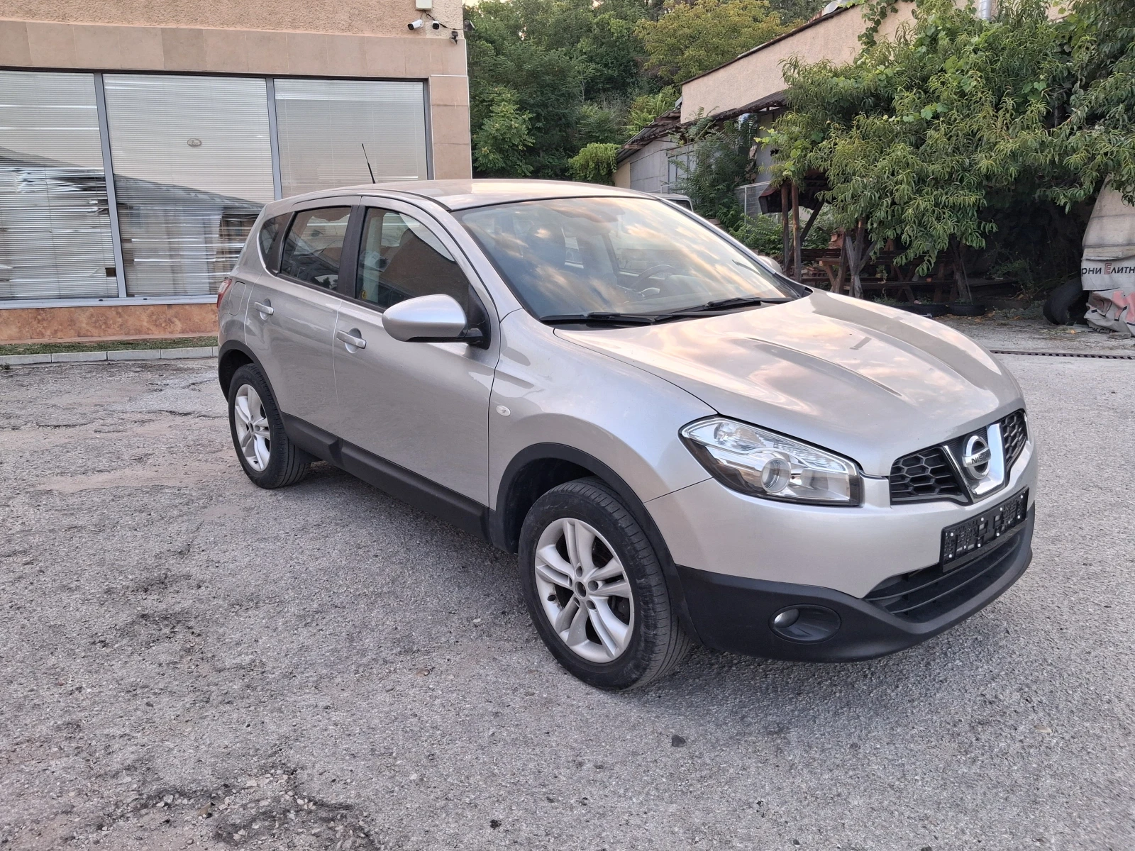 Nissan Qashqai 1.5DCI, снимка 3 - Автомобили и джипове - 55568515