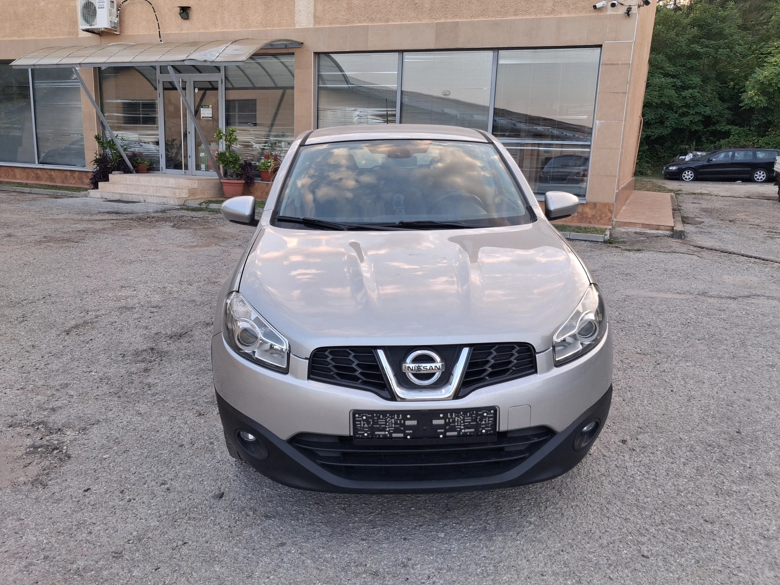 Nissan Qashqai 1.5DCI, снимка 2 - Автомобили и джипове - 55568515
