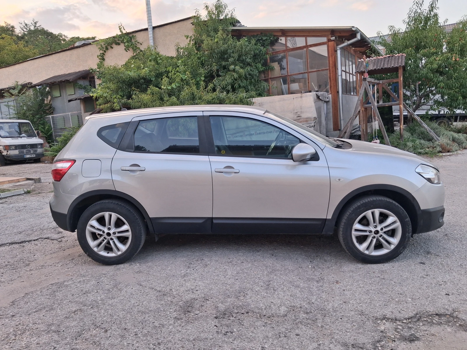 Nissan Qashqai 1.5DCI, снимка 4 - Автомобили и джипове - 55568515