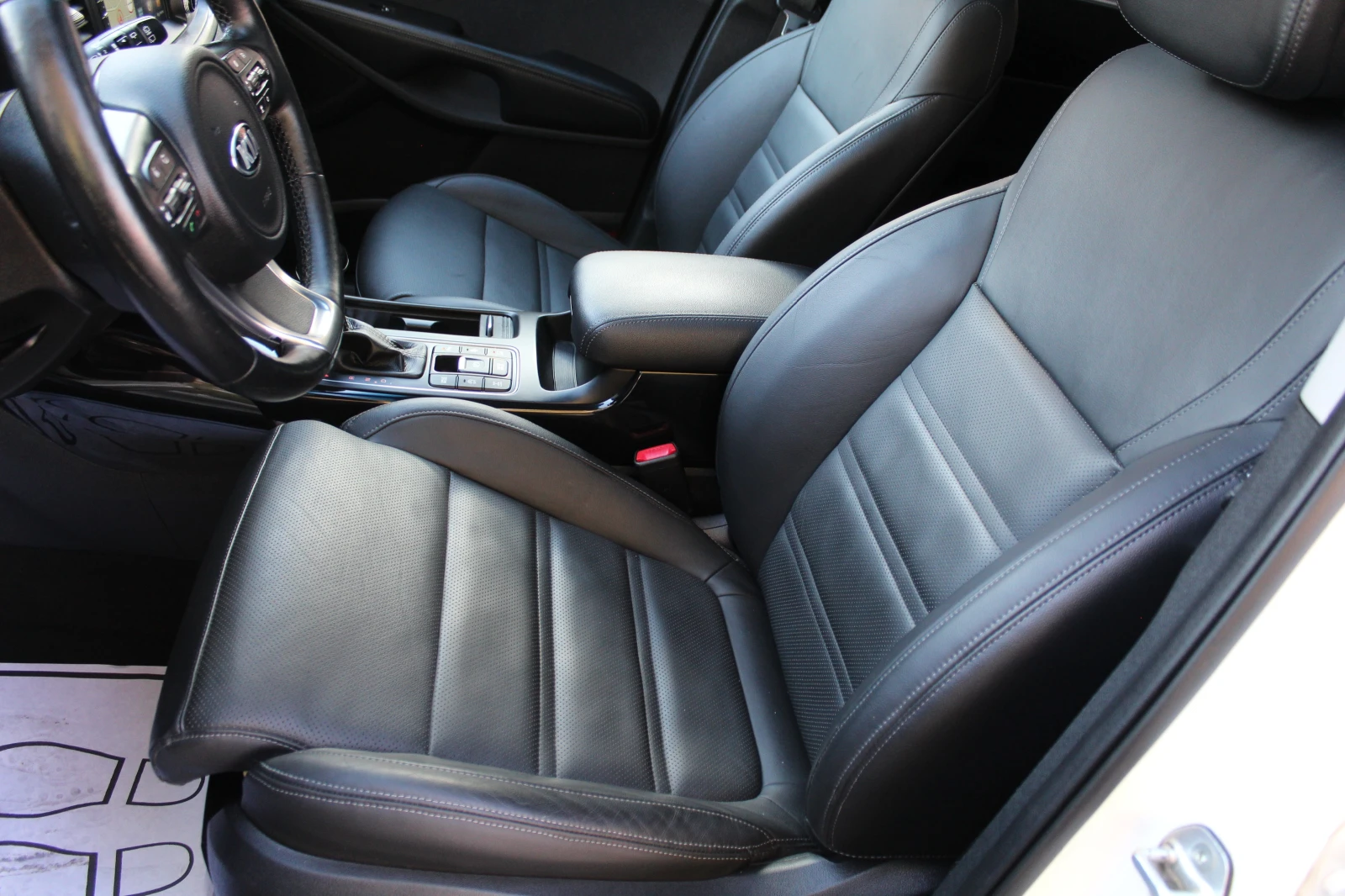 Kia Sorento REBEL 107К FULL, снимка 10 - Автомобили и джипове - 56107243