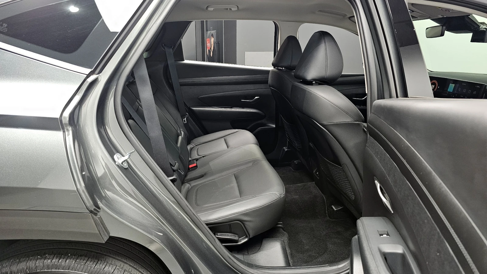 Hyundai Tucson Diesel 2.0 2WD Modern | LED | Камера | Smart Key, снимка 11 - Автомобили и джипове - 56274765