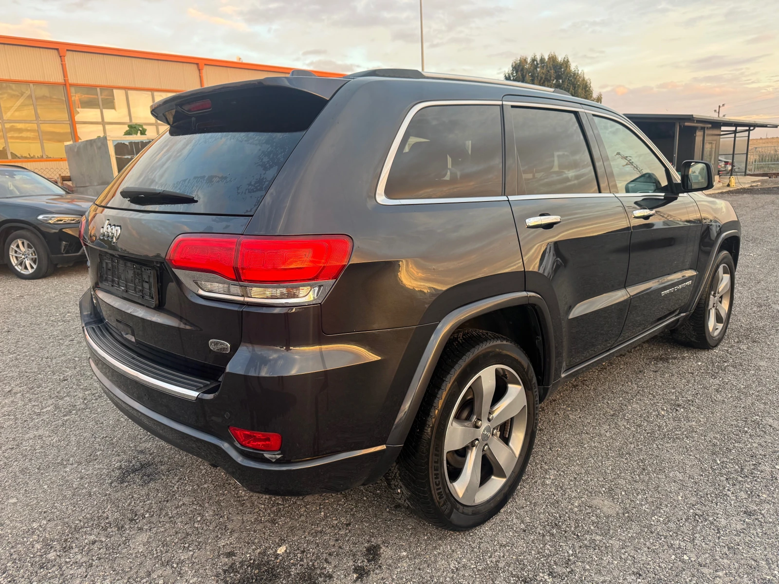 Jeep Grand cherokee Overland, снимка 6 - Автомобили и джипове - 56644926