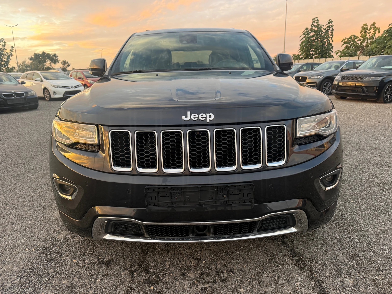 Jeep Grand cherokee Overland, снимка 3 - Автомобили и джипове - 56644926
