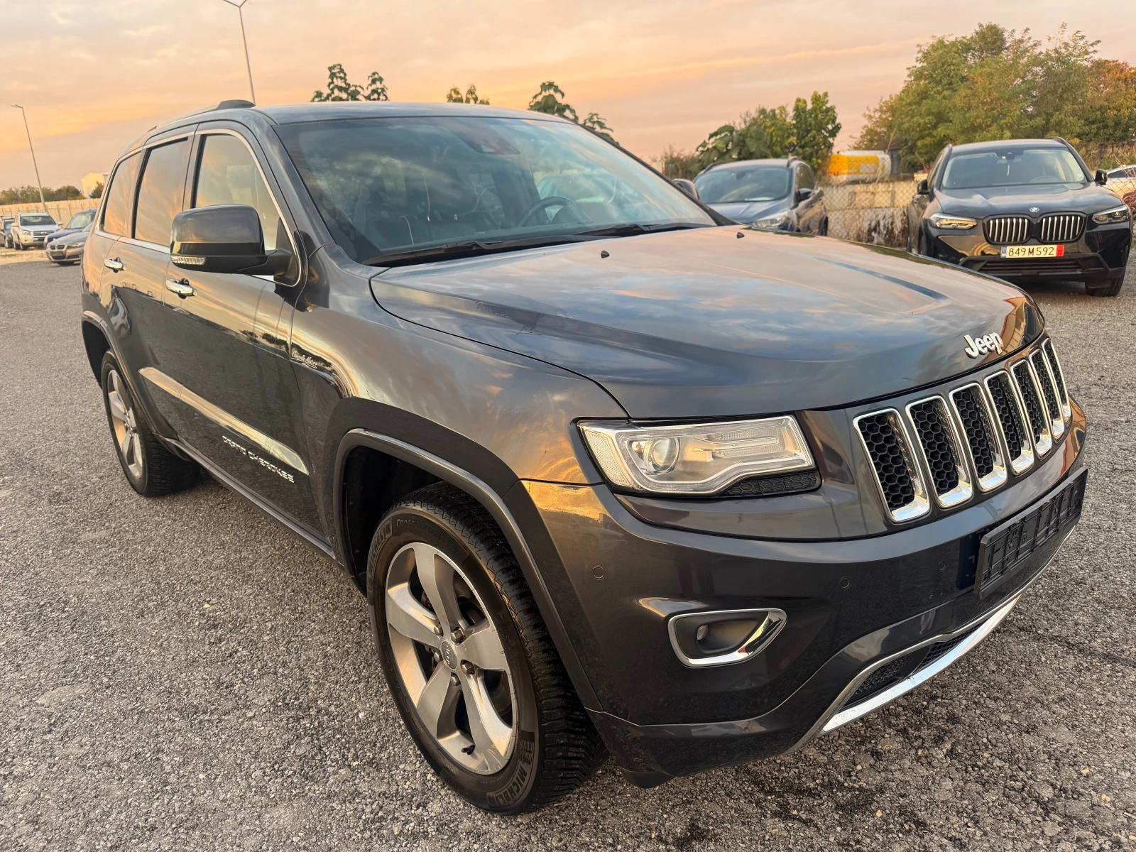 Jeep Grand cherokee Overland, снимка 2 - Автомобили и джипове - 56644926