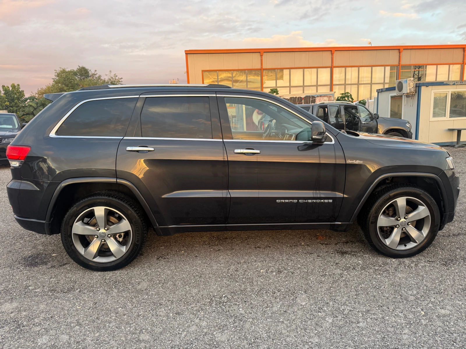 Jeep Grand cherokee Overland, снимка 5 - Автомобили и джипове - 56644926