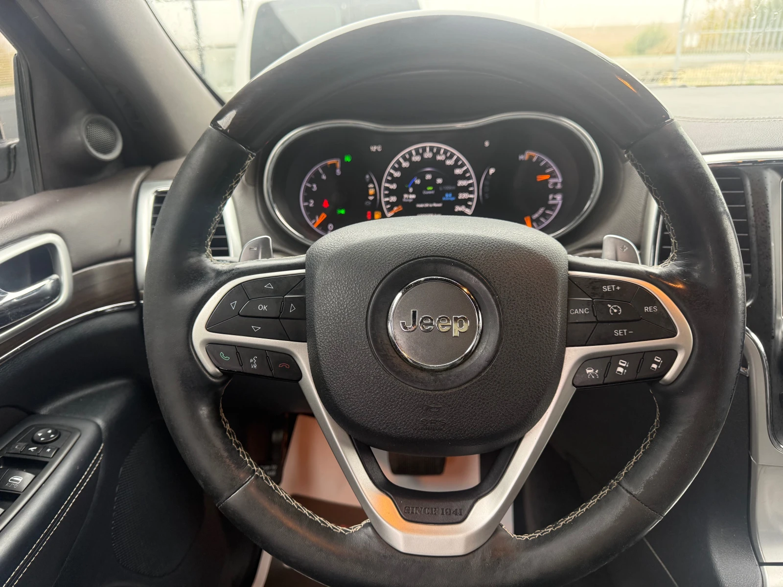 Jeep Grand cherokee Overland, снимка 12 - Автомобили и джипове - 56644926
