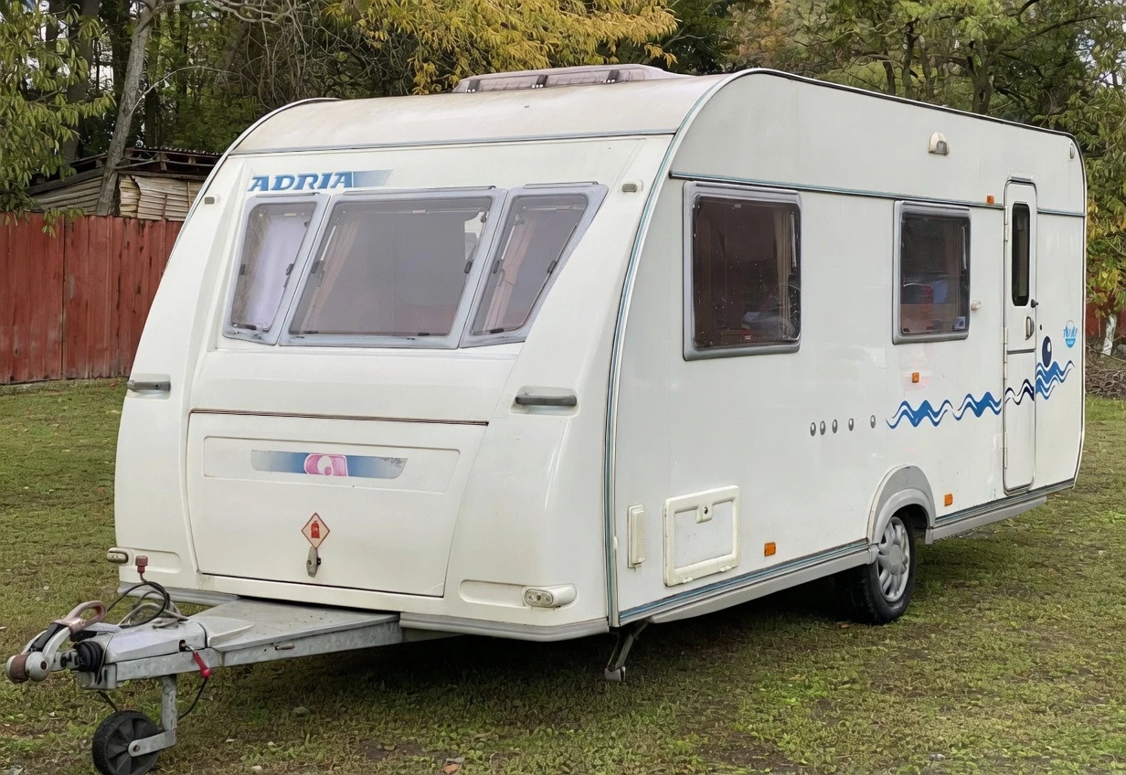 Каравана Adria Adora , снимка 3 - Каравани и кемпери - 54316058