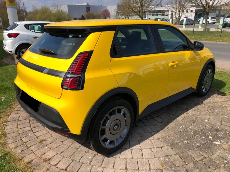 Renault 5 EVELUTION* NAVI* LED* CAM* , снимка 4 - Автомобили и джипове - 51911383