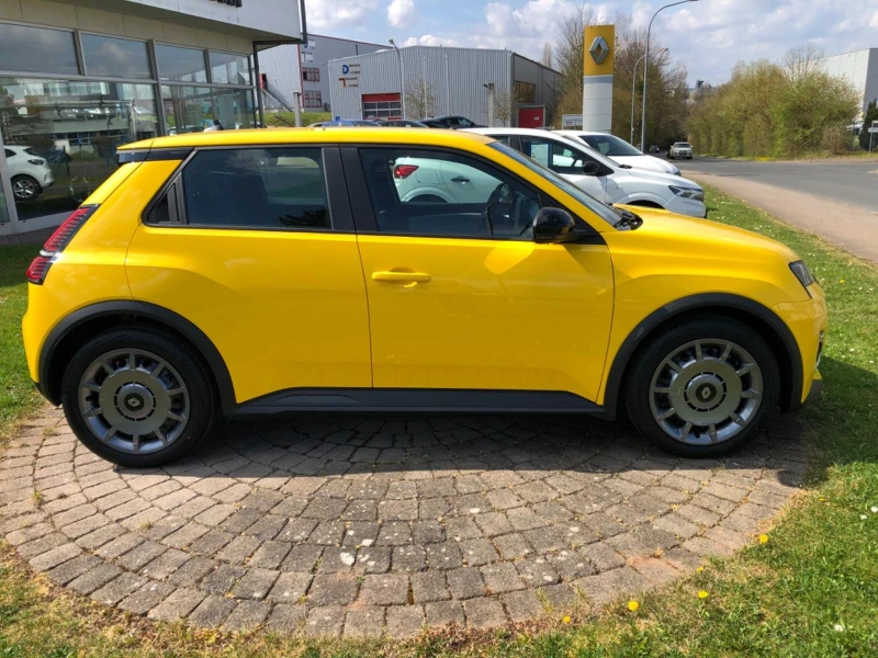 Renault 5 EVELUTION* NAVI* LED* CAM* , снимка 3 - Автомобили и джипове - 51911383