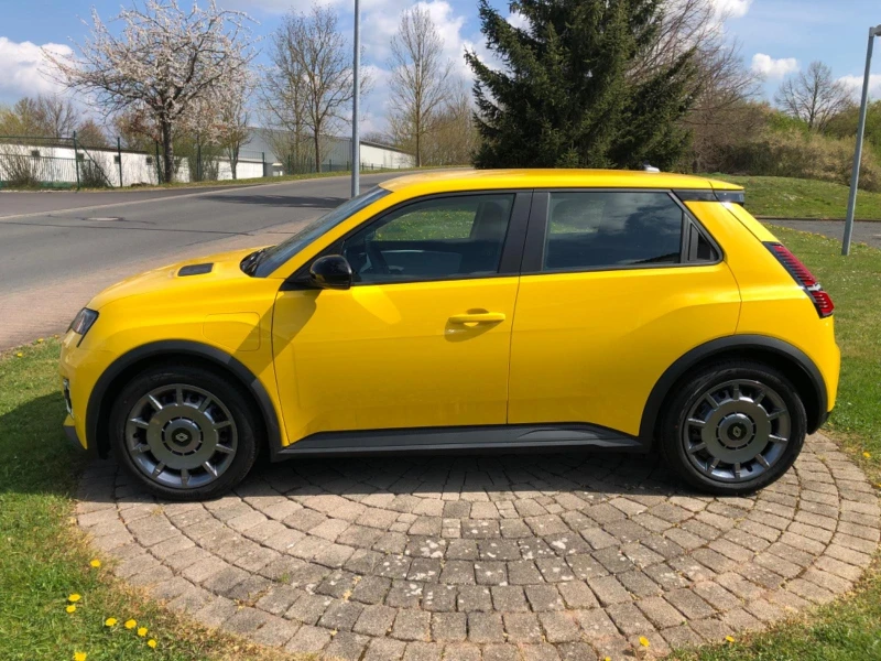 Renault 5 EVELUTION* NAVI* LED* CAM* , снимка 7 - Автомобили и джипове - 51911383