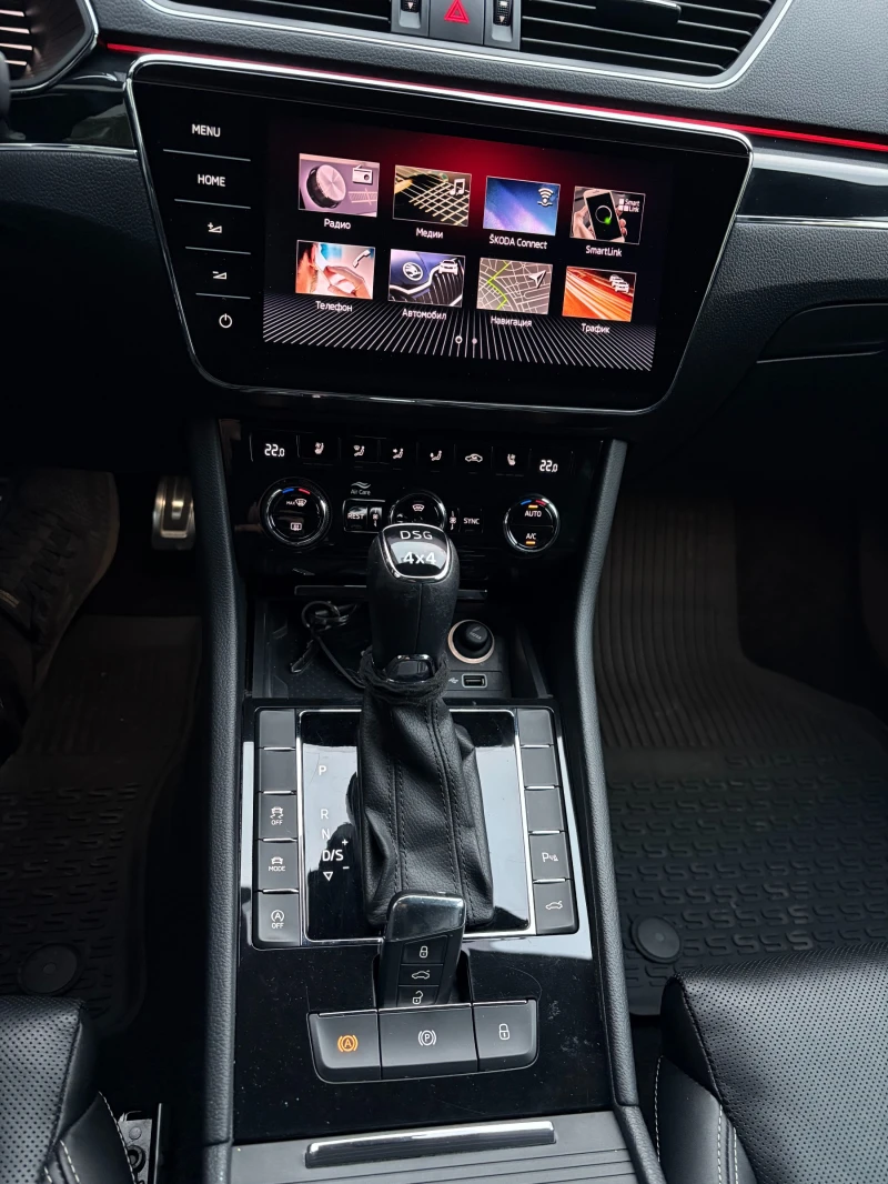 Skoda Superb 2.0 TFSI 4x4 L&K, снимка 11 - Автомобили и джипове - 52056436