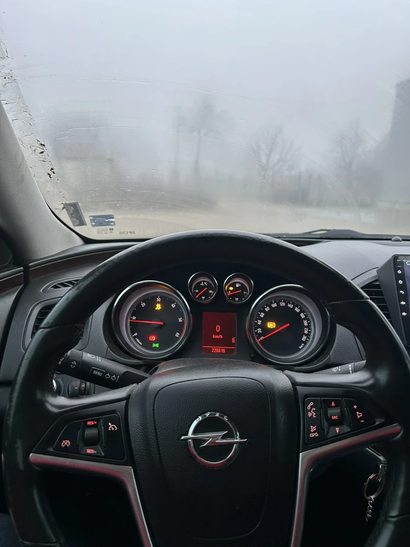 Opel Insignia 2.0CDTI, снимка 15 - Автомобили и джипове - 52770568