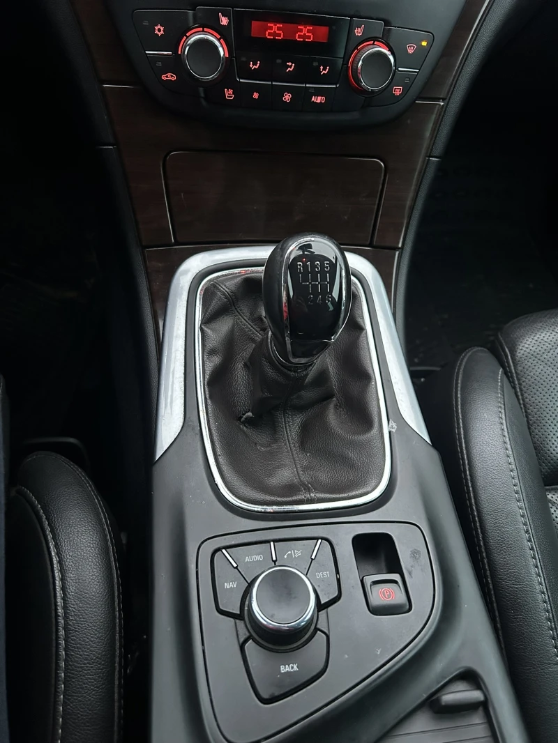 Opel Insignia 2.0CDTI, снимка 12 - Автомобили и джипове - 52770568