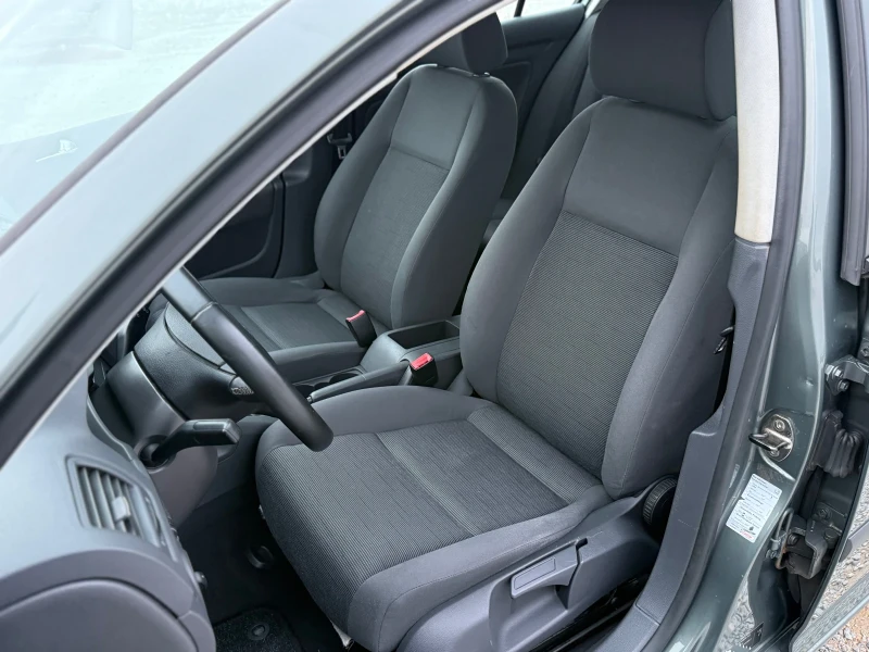 VW Golf V* 1.6i* Klimatronic* Podgrev* TOP* , снимка 11 - Автомобили и джипове - 53454060