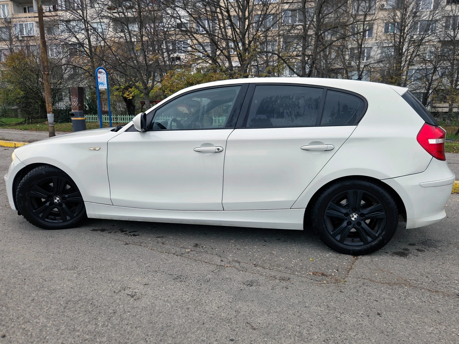 BMW 116 ПЕРФЕКТНА !! 2.0i 122k.c. FACELIFT - изображение 2