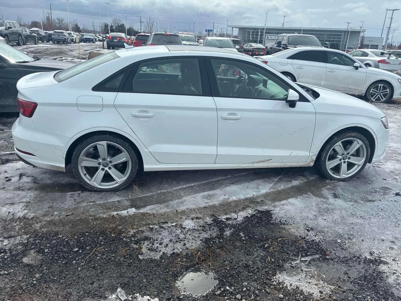 Audi A3 2.0T Komfort/CARFAX/ПОДГРЕВИ/PANO/KEYLESS, снимка 4 - Автомобили и джипове - 53831362