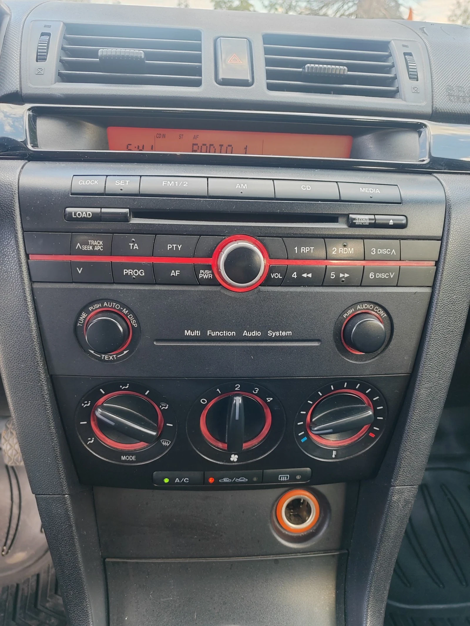 Mazda 3 1.6, 109к.с. , снимка 10 - Автомобили и джипове - 54571638