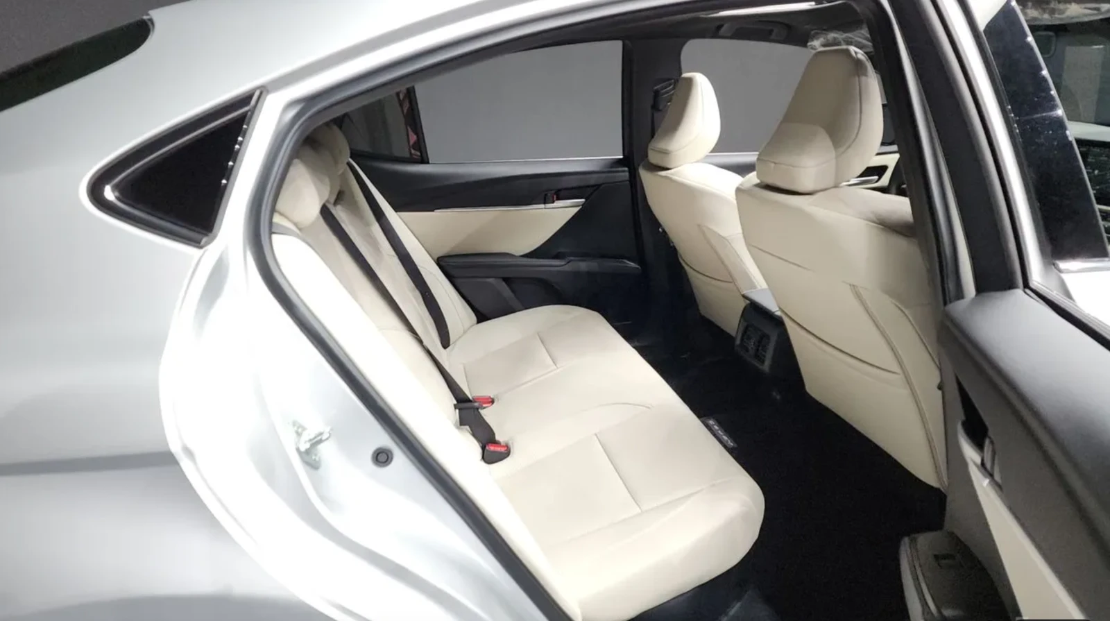 Toyota Camry Hybrid | ОБДУХ | DISTRONIC, снимка 12 - Автомобили и джипове - 54643951