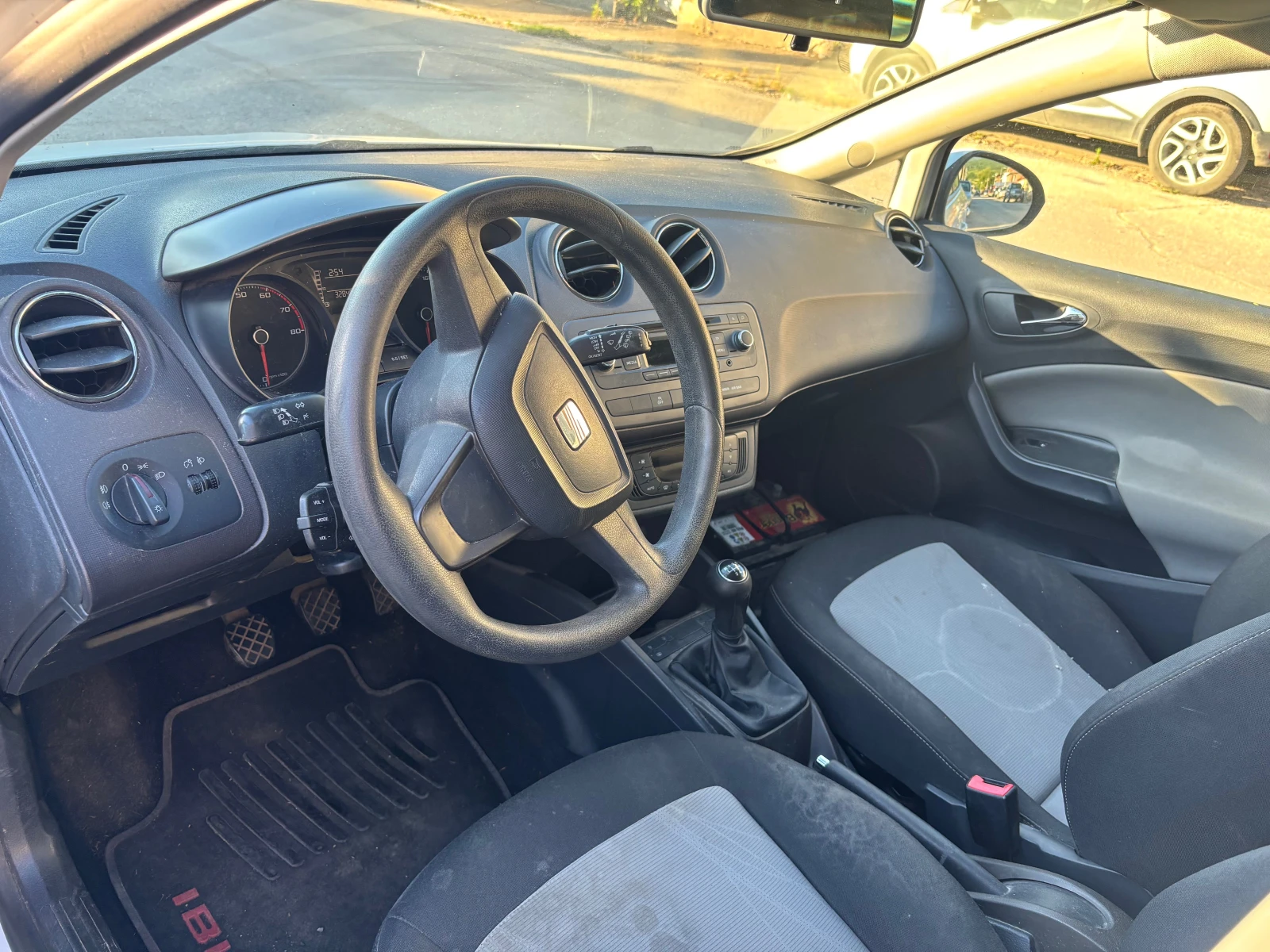 Seat Ibiza 1.0 turbo, снимка 3 - Автомобили и джипове - 54916732