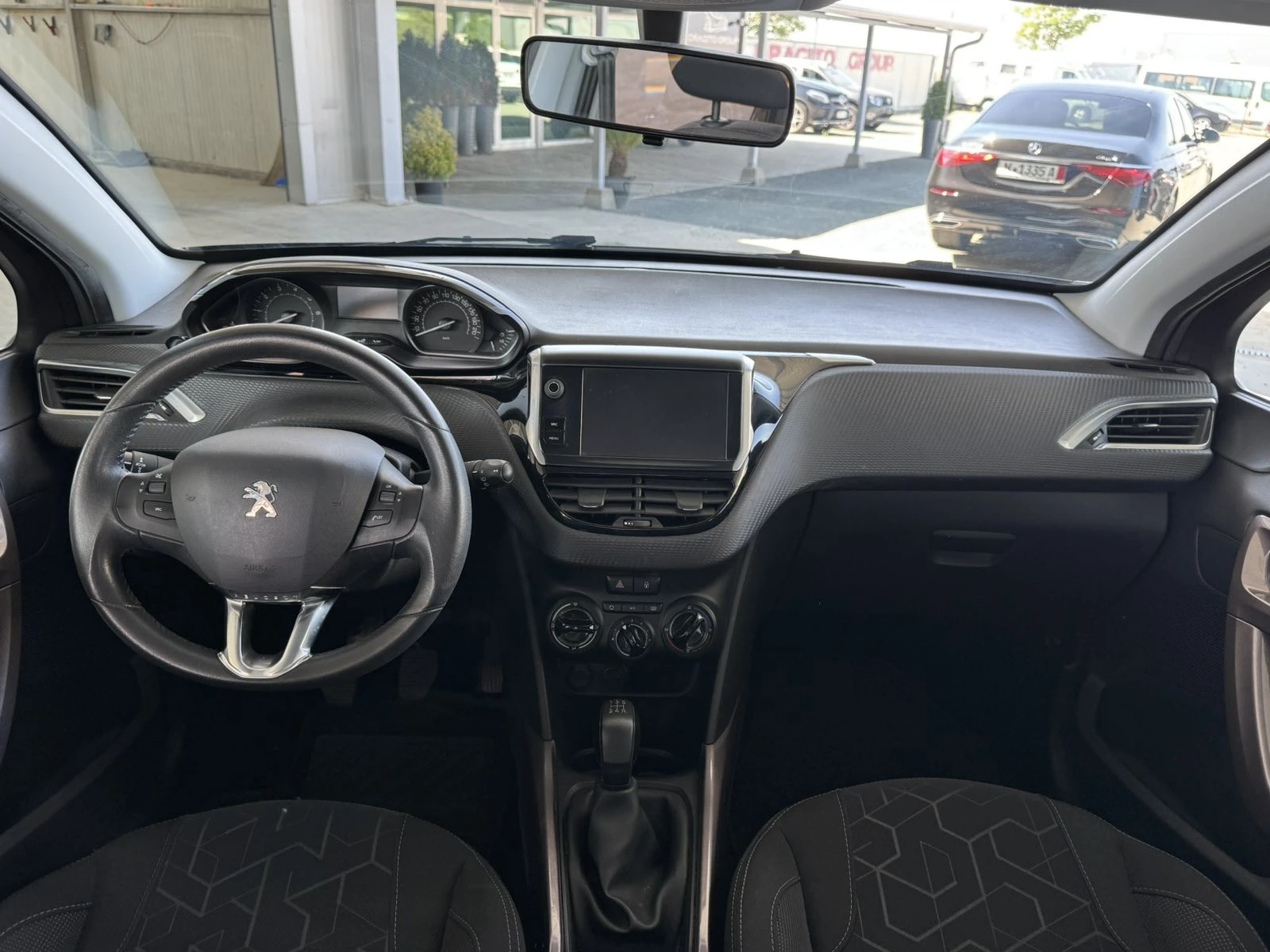 Peugeot 2008 82ps* КЛИМАТИК* АВТОПИЛОТ, снимка 11 - Автомобили и джипове - 55440741