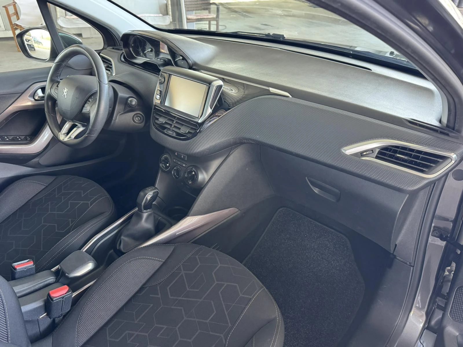 Peugeot 2008 82ps* КЛИМАТИК* АВТОПИЛОТ, снимка 10 - Автомобили и джипове - 55440741
