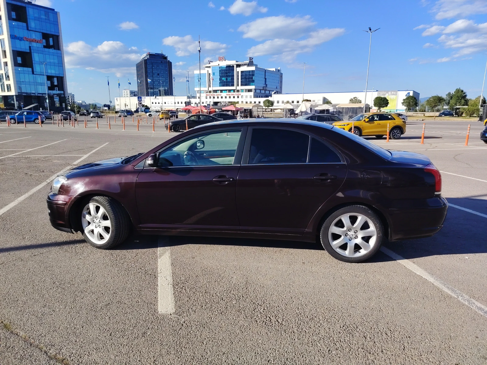 Toyota Avensis 2.0i Автоматик 147кс. 2007г. Facelift, снимка 3 - Автомобили и джипове - 55823819