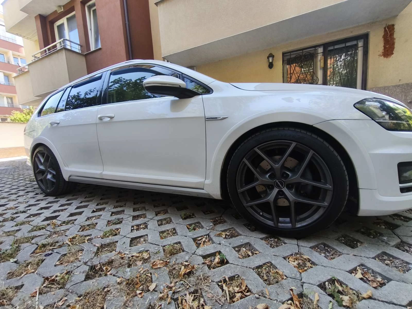 VW Golf Alltrack 1.8TSI, снимка 3 - Автомобили и джипове - 55845536