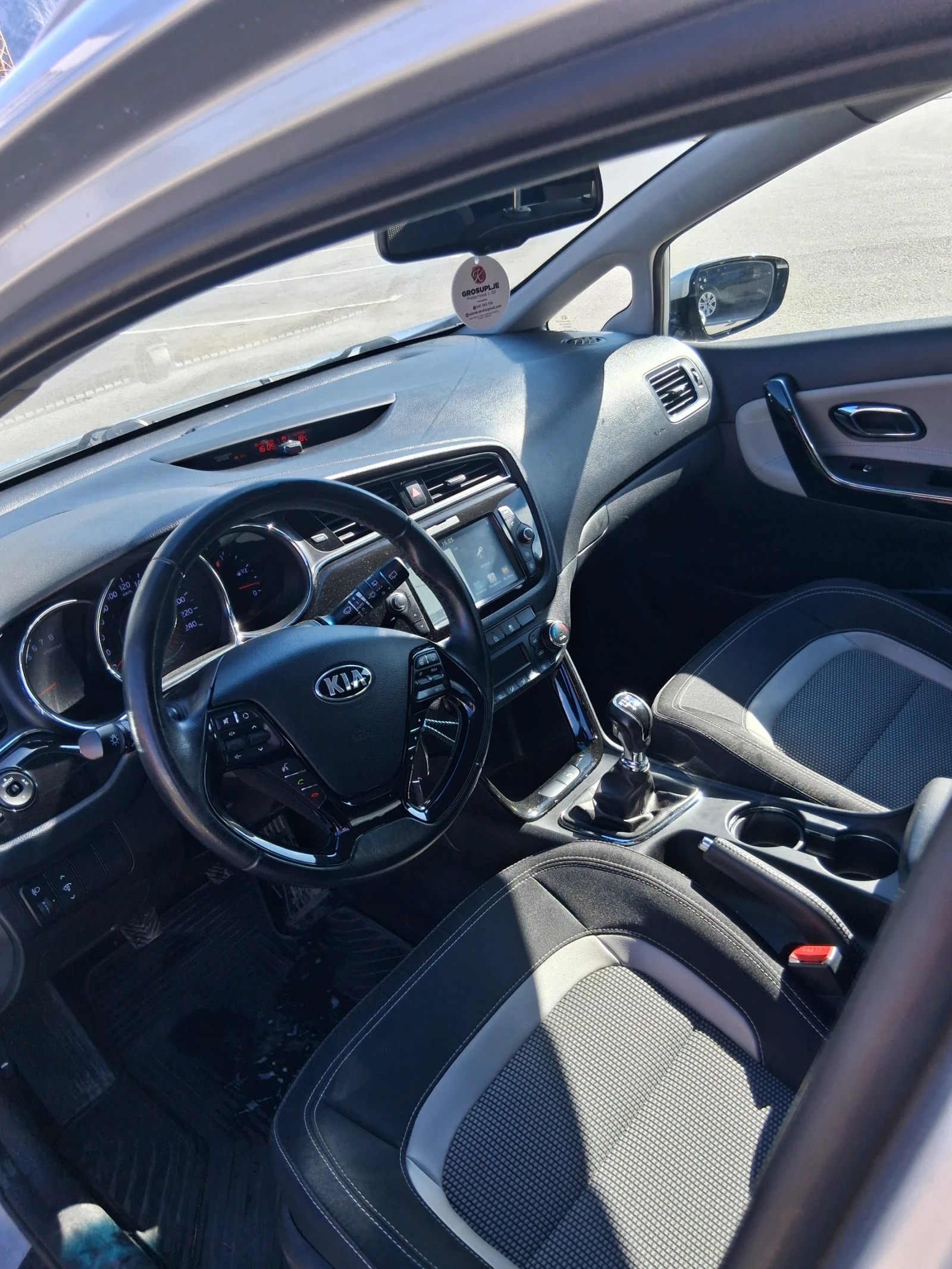 Kia Ceed 1.4 100кс, снимка 7 - Автомобили и джипове - 55960545