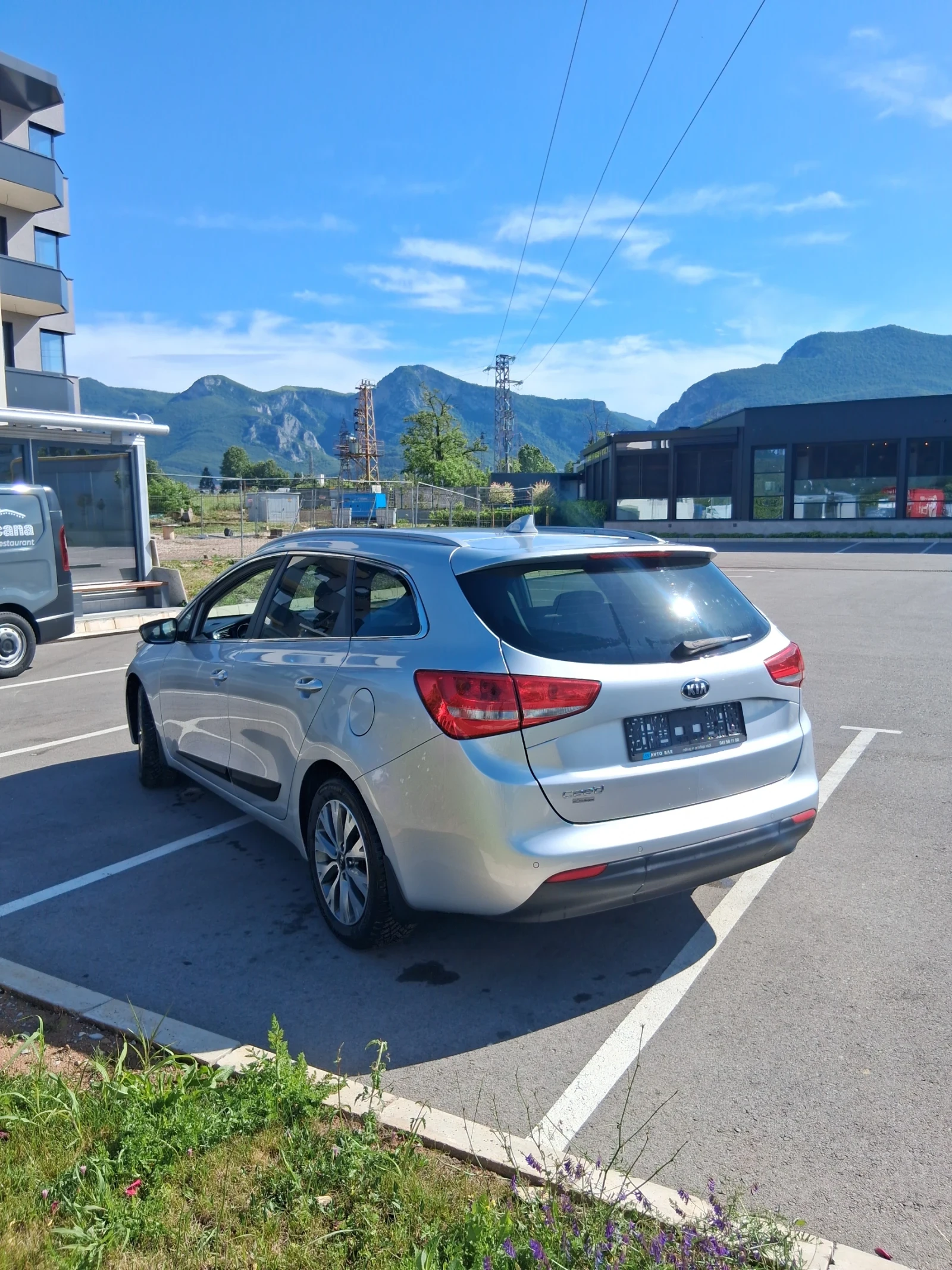 Kia Ceed 1.4 100кс, снимка 4 - Автомобили и джипове - 55960545