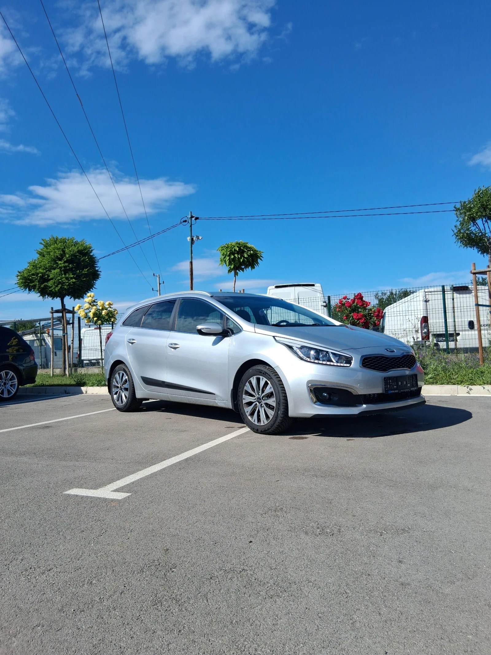 Kia Ceed 1.4 100кс, снимка 6 - Автомобили и джипове - 55960545