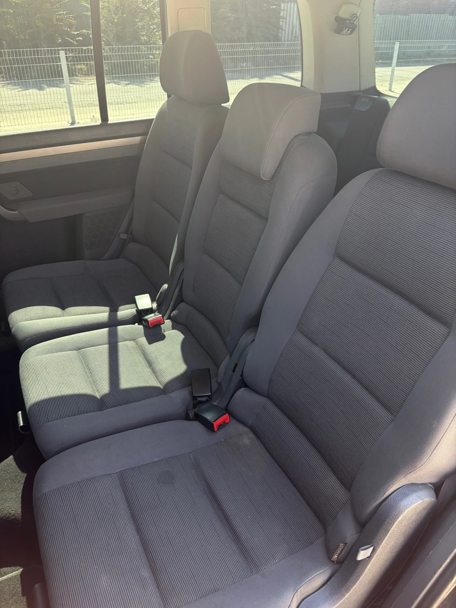 VW Touran, снимка 14 - Автомобили и джипове - 56006921