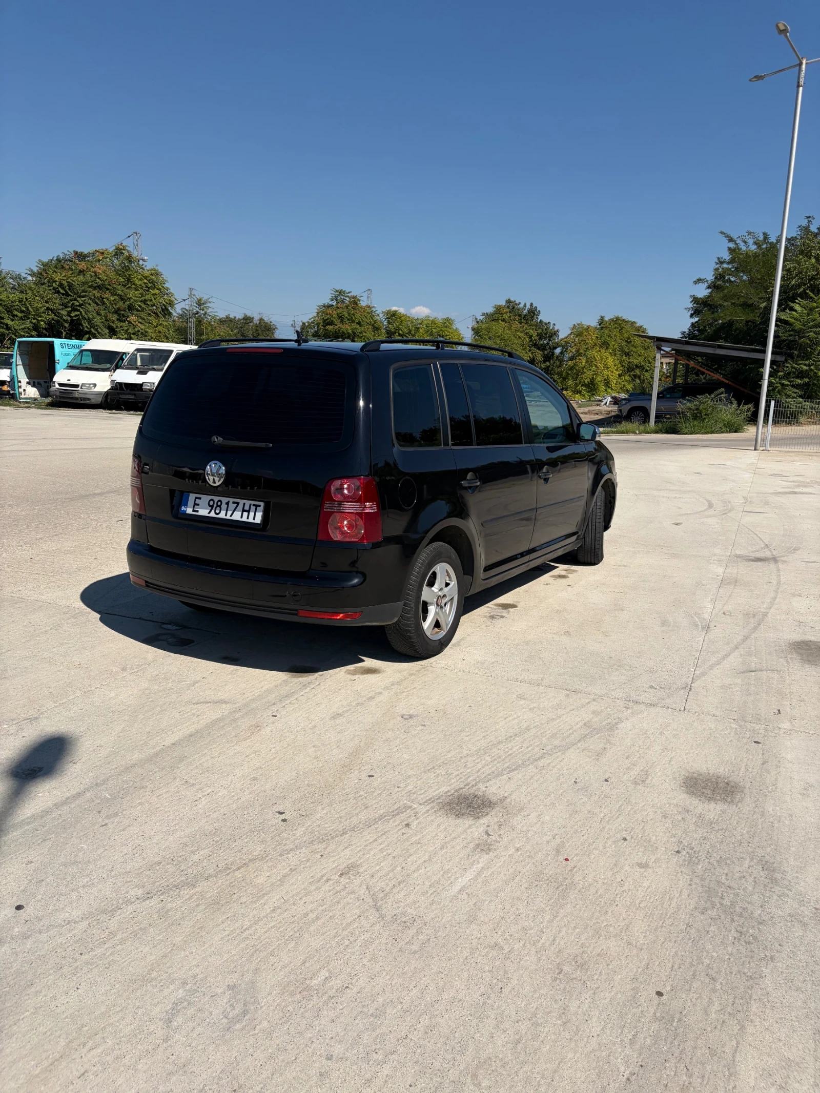 VW Touran, снимка 8 - Автомобили и джипове - 56006921