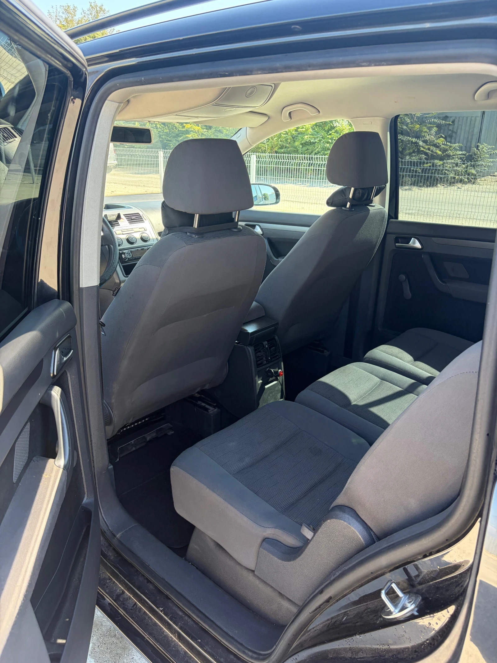 VW Touran, снимка 13 - Автомобили и джипове - 56006921