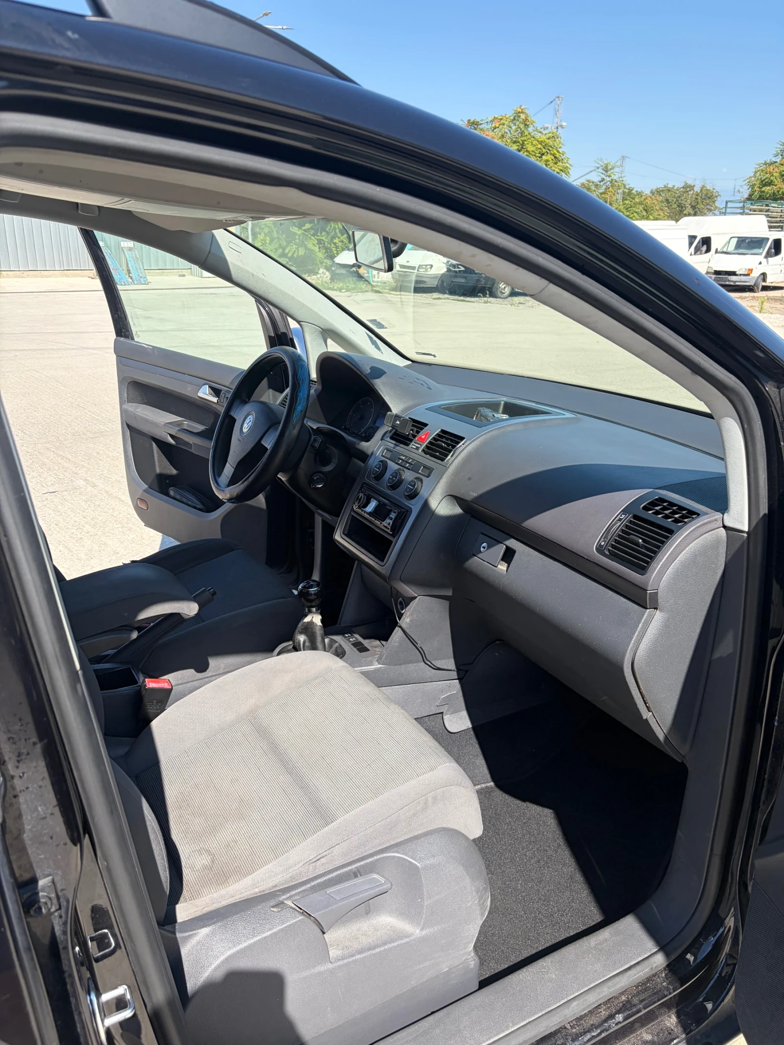 VW Touran, снимка 11 - Автомобили и джипове - 56006921