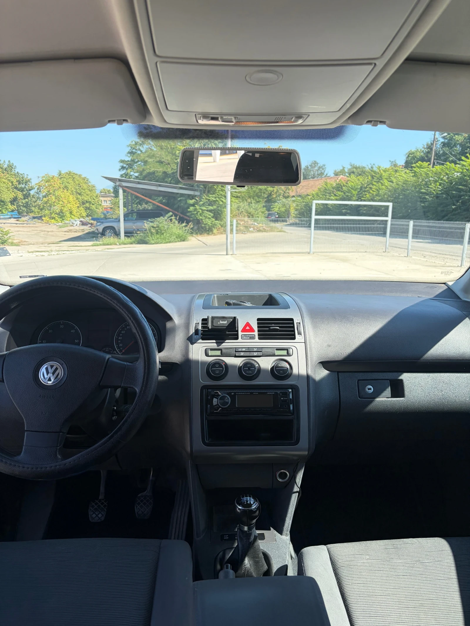 VW Touran, снимка 10 - Автомобили и джипове - 56006921