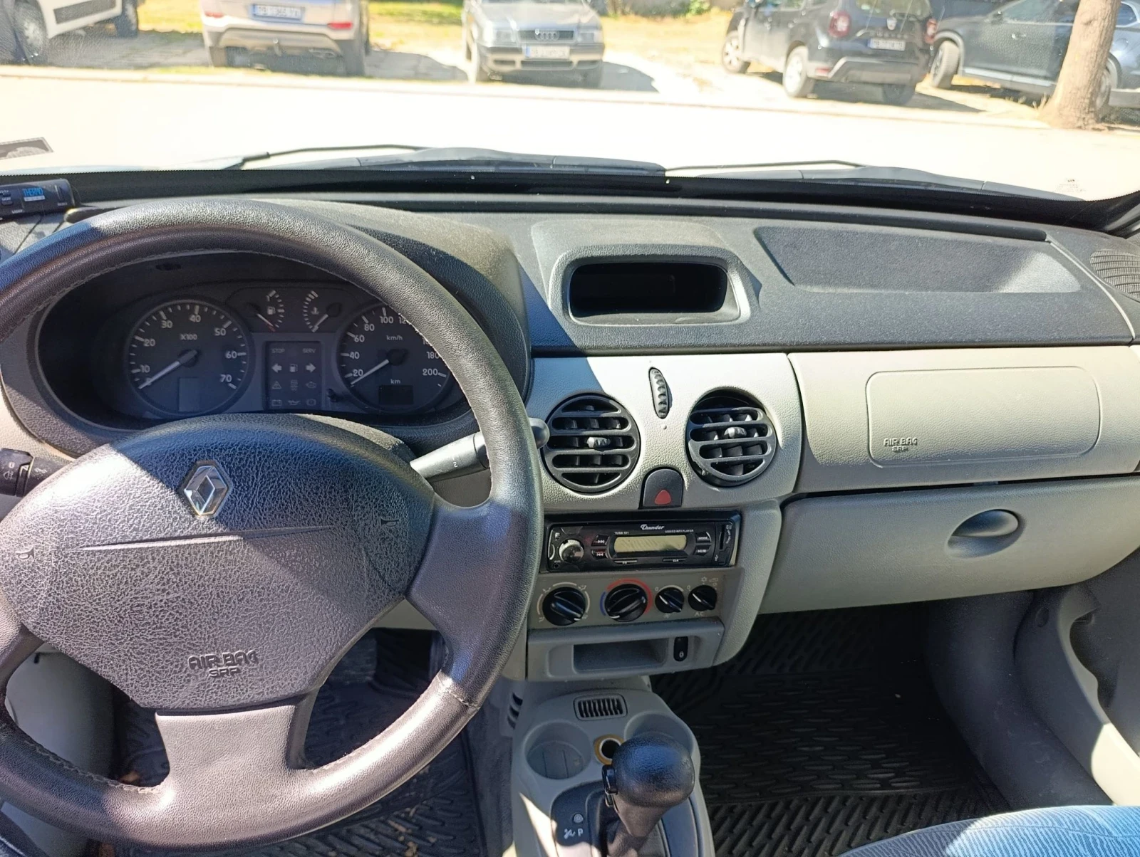 Renault Kangoo, снимка 7 - Автомобили и джипове - 56480335