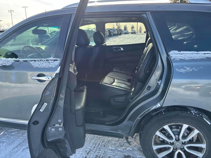 Nissan Pathfinder CARFAX* АВТОФИНАНСИРАНЕ* БЕЗ ПЪРВОНАЧАЛНА ВНОСКА* , снимка 12 - Автомобили и джипове - 52811443