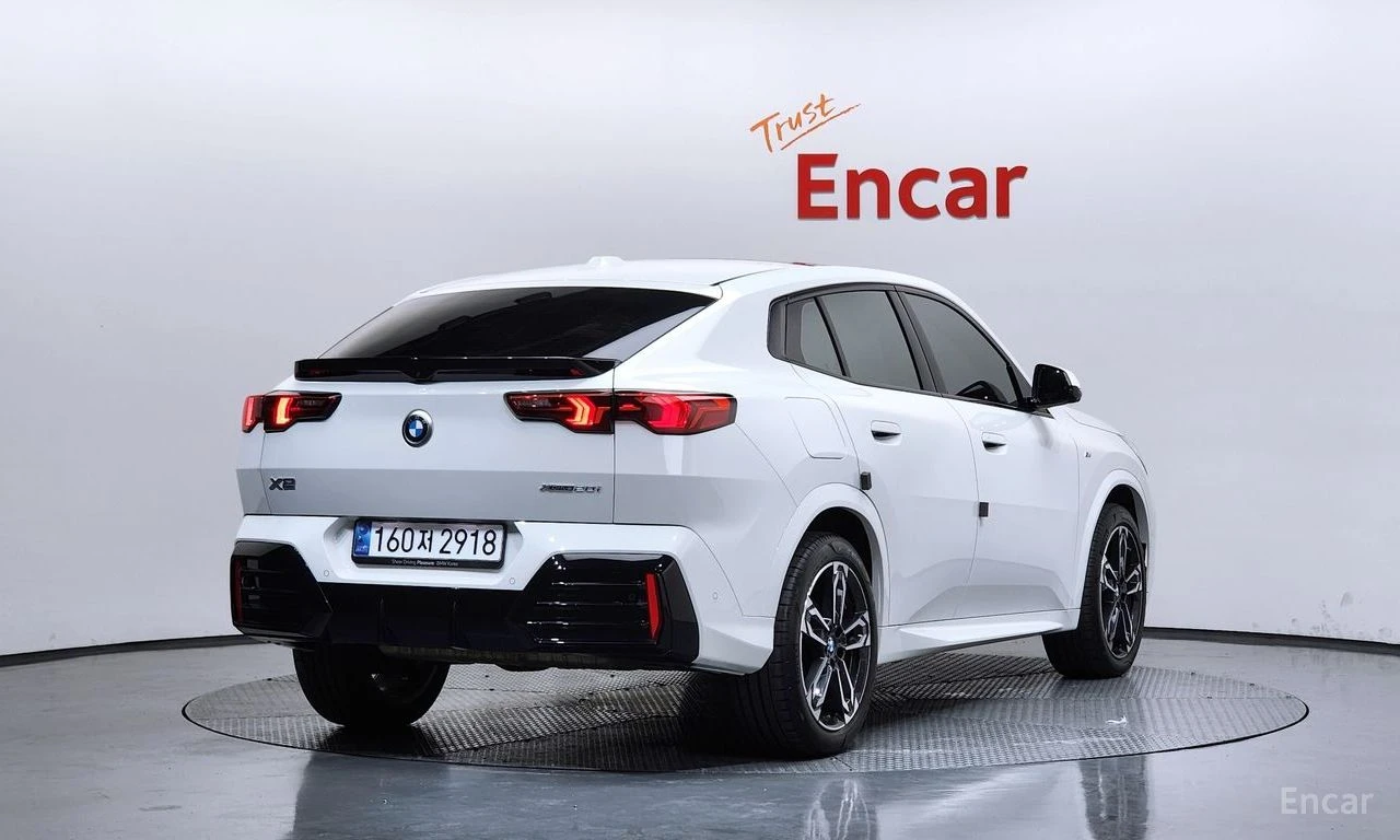 BMW X2 20i* M* SPORT* HARMON* KARDON* 360КАМЕРА* LANE* AS, снимка 2 - Автомобили и джипове - 54800167