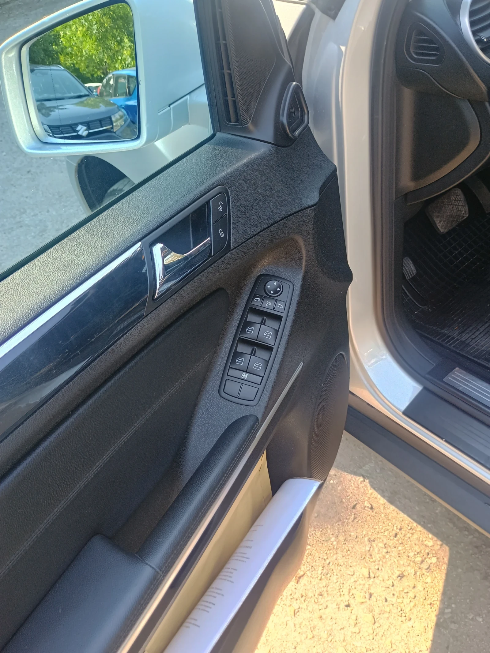 Mercedes-Benz ML 300, снимка 11 - Автомобили и джипове - 54810133