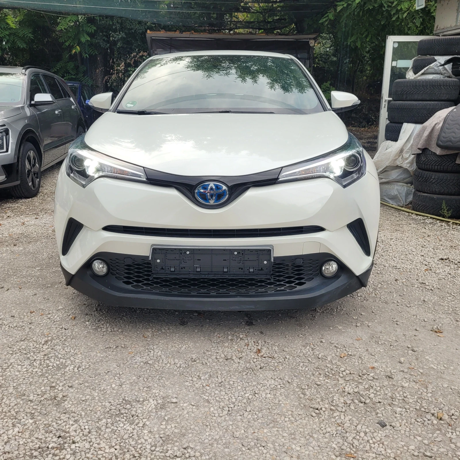 Toyota C-HR 1.8 HYBRID Automatic , снимка 3 - Автомобили и джипове - 55790745