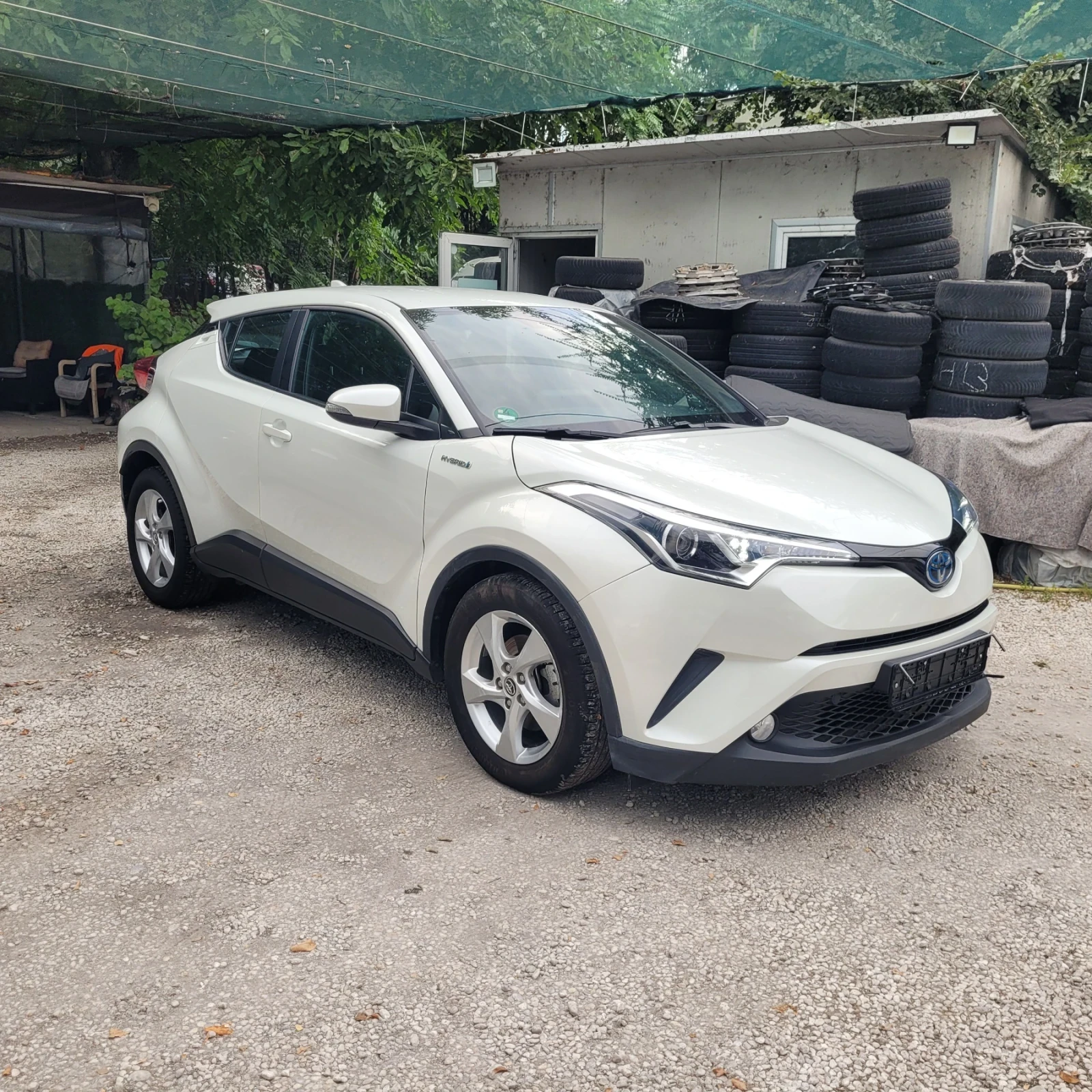 Toyota C-HR 1.8 HYBRID Automatic , снимка 2 - Автомобили и джипове - 55790745