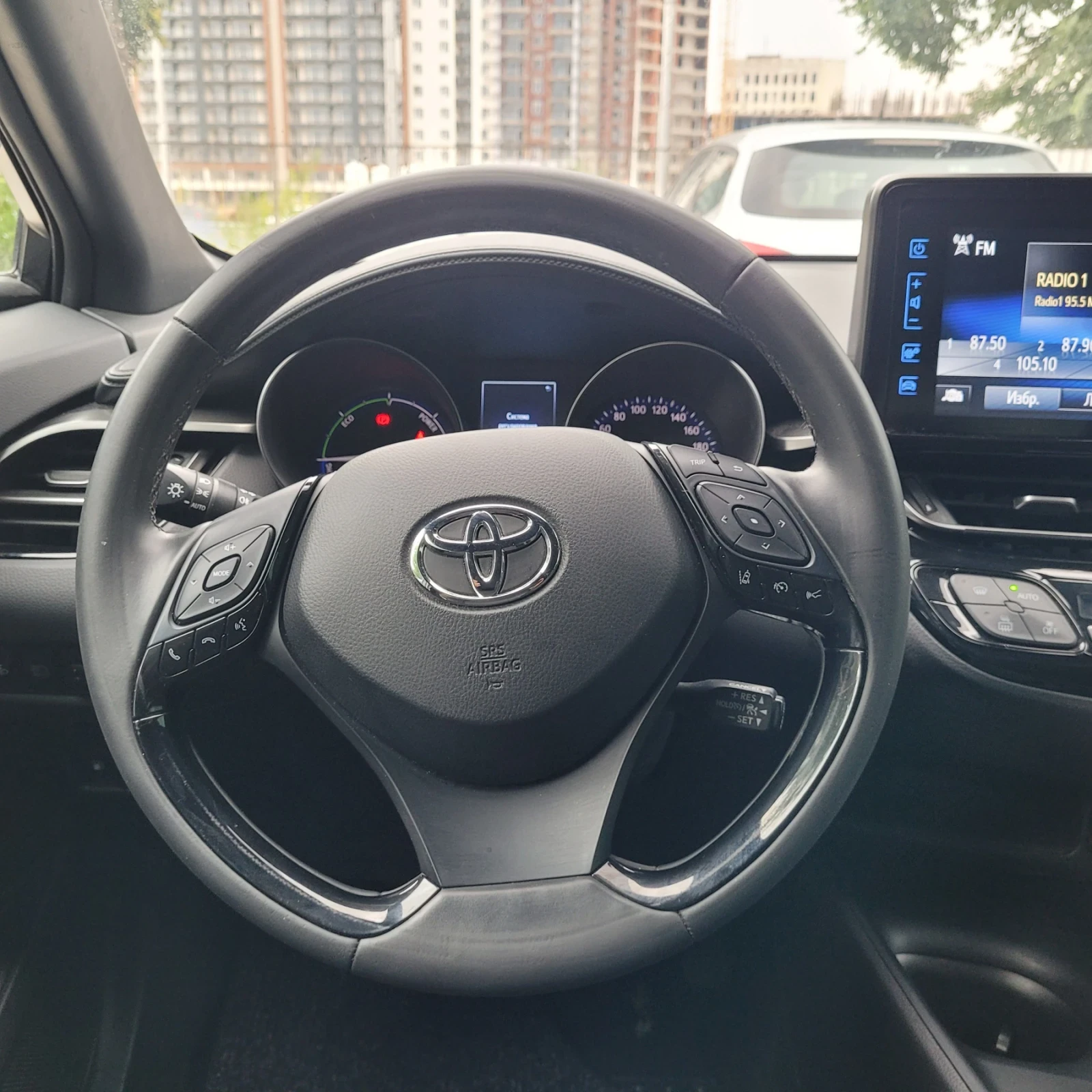 Toyota C-HR 1.8 HYBRID Automatic , снимка 12 - Автомобили и джипове - 55790745