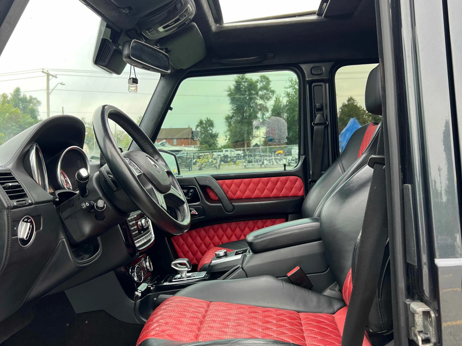 Mercedes-Benz G 63 AMG 4MATIC | CARFAX | АВТОКРЕДИТ БЕЗ ПЪРВОНАЧАЛНА, снимка 9 - Автомобили и джипове - 56133013