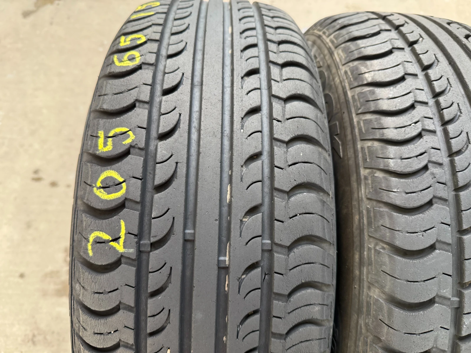 Гуми Летни 205/65R15, снимка 2 - Гуми и джанти - 53710460