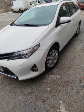 Toyota Auris 1.6 бензин, снимка 1