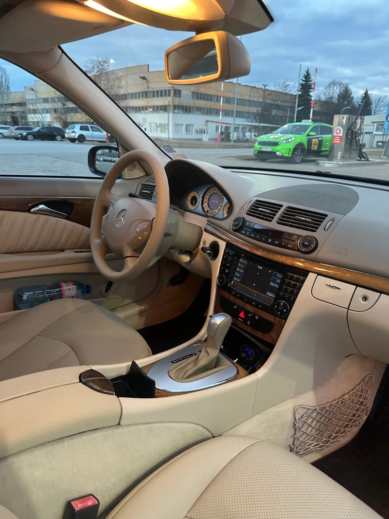 Mercedes-Benz E 320, снимка 13 - Автомобили и джипове - 48970066