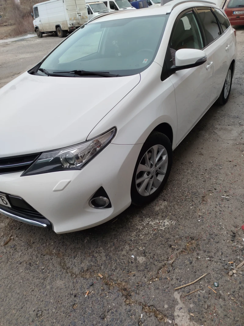 Toyota Auris 1.6 бензин, снимка 1 - Автомобили и джипове - 49114524